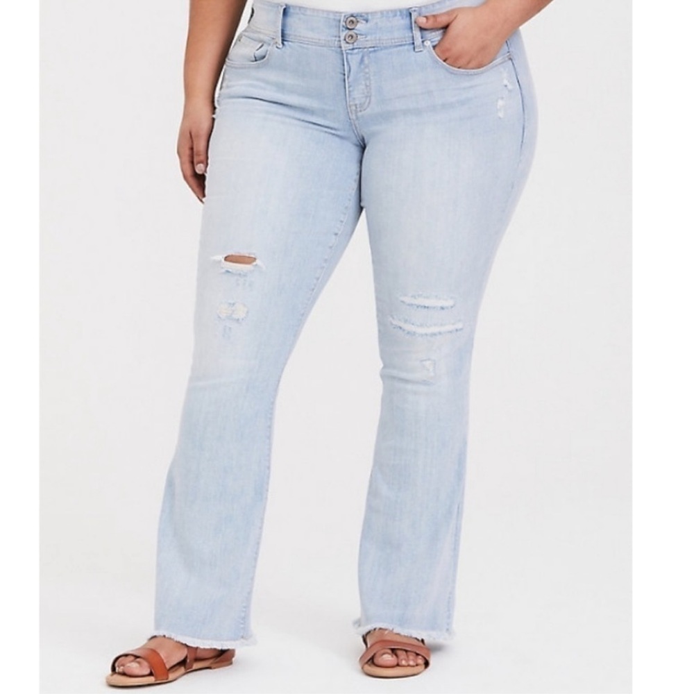 Torrid Flare Lightwash Denim Jeans Raw Hem Distressed Women’s Plus 30 EUC!